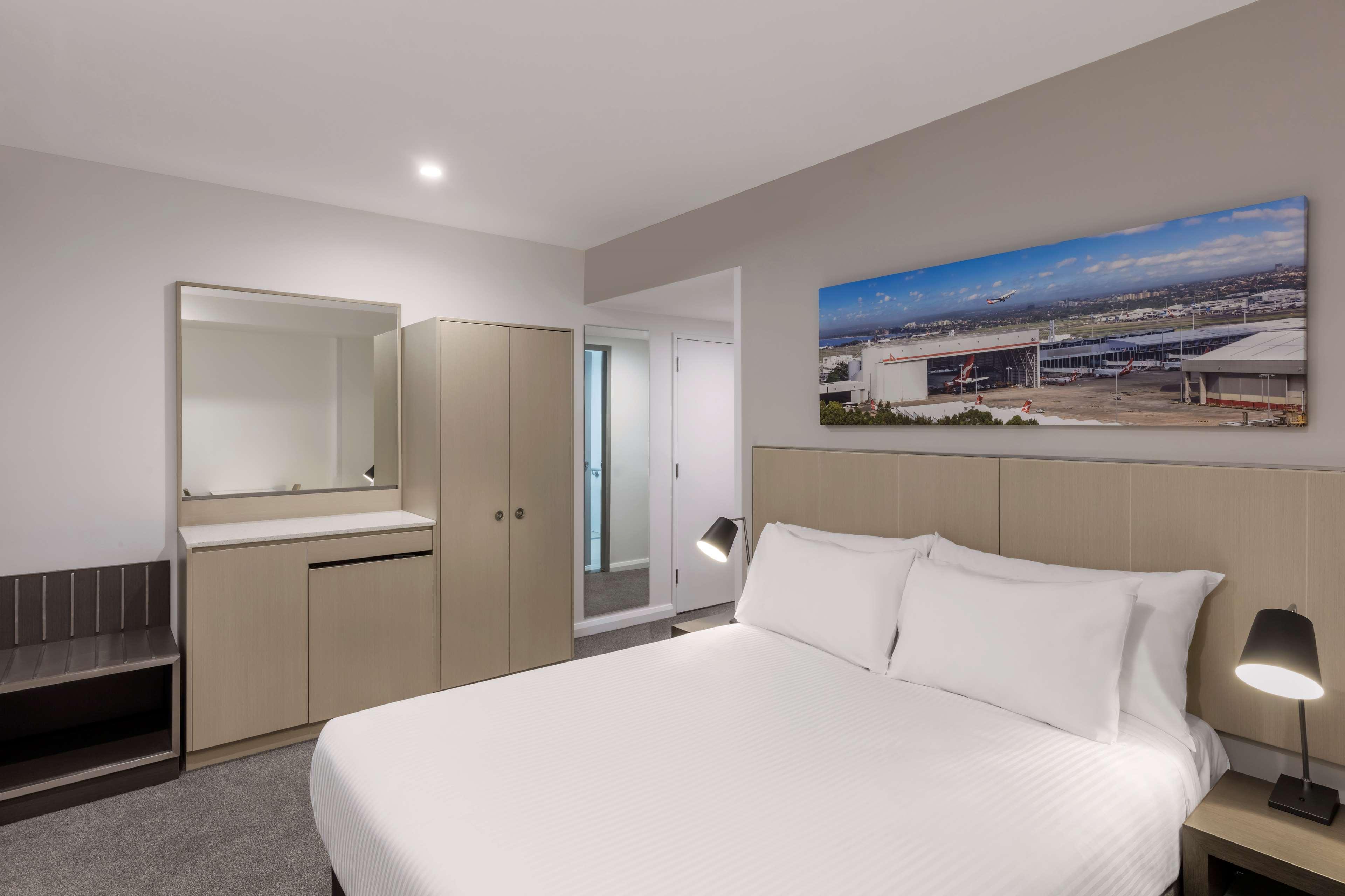 Travelodge Hotel Sydney Airport Екстериор снимка A room at the airport