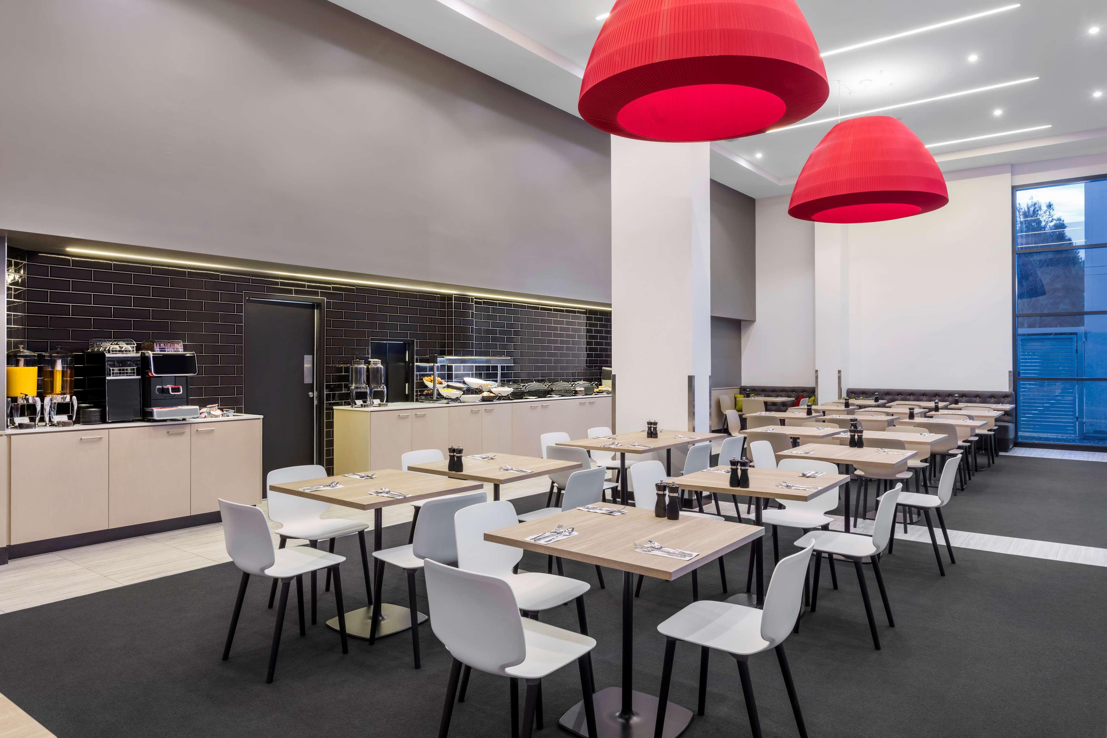 Travelodge Hotel Sydney Airport Екстериор снимка Breakfast buffet at the hotel