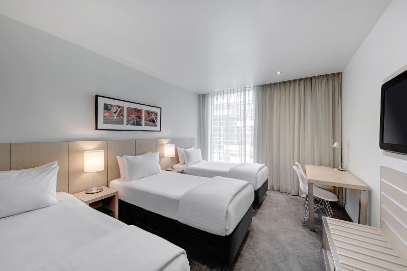 Travelodge Hotel Sydney Airport Екстериор снимка Standard room at the Hilton London Paddington