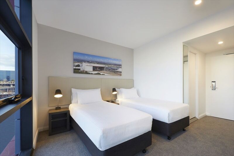 Travelodge Hotel Sydney Airport Екстериор снимка Two single beds in a room at the hotel